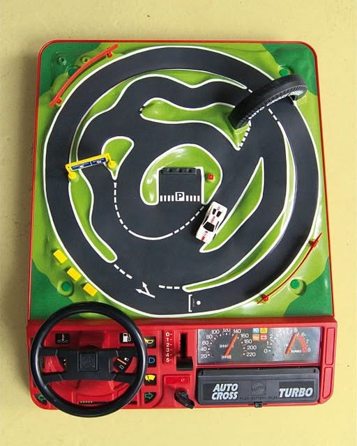 Juguete Auto Cross Turbo con volante, salpicadero y circuito.