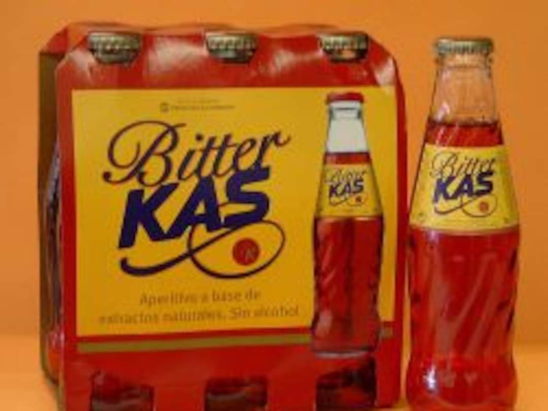 Pack de Bitter Kas con botellas rojas.