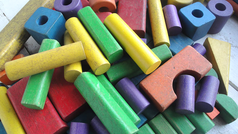 Bloques de madera de colores.
