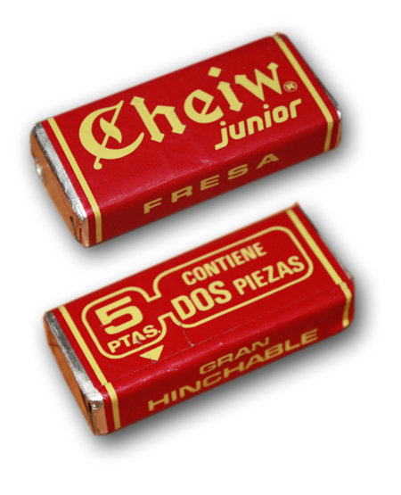 Dos chicles Cheiw junior de fresa en su envoltorio rojo.