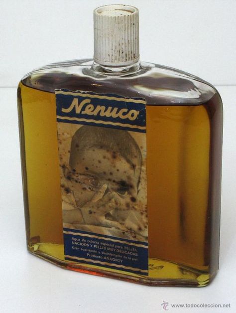 Frasco antiguo de colonia Nenuco.