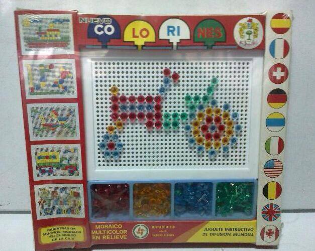 Caja de Colorines con tablero y piezas de colores.