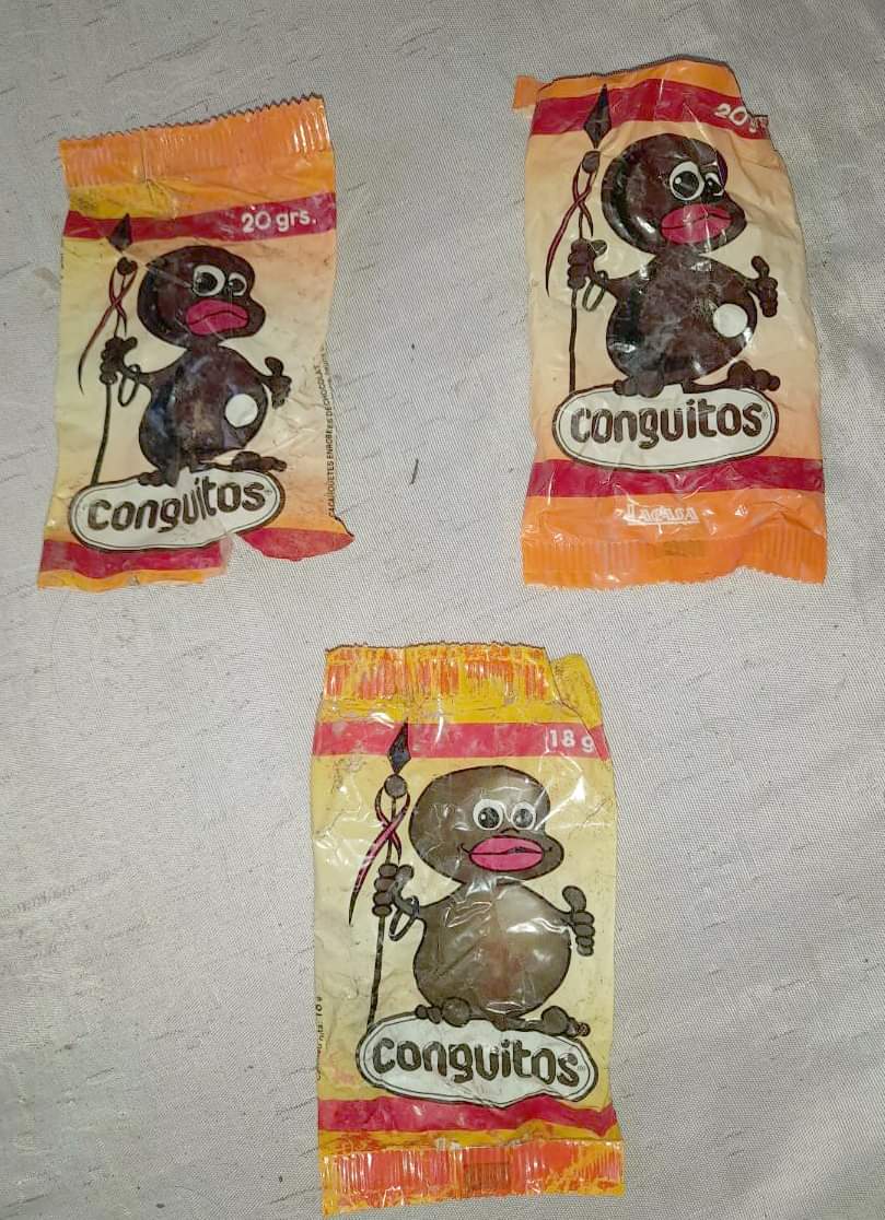 Tres bolsas antiguas de Conguitos con su mascota.