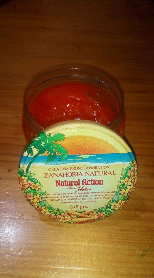 Tarro de gelatina bronceadora con zanahoria Natural Action.