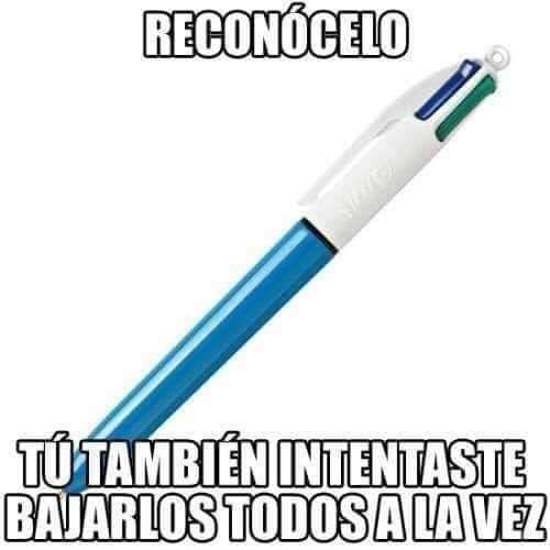 Bolígrafo BIC de cuatro colores con el cuerpo azul y la parte de arriba blanca.