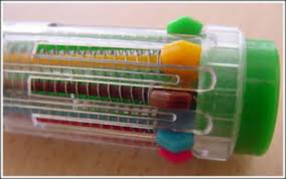 Bolígrafo transparente de diez colores.