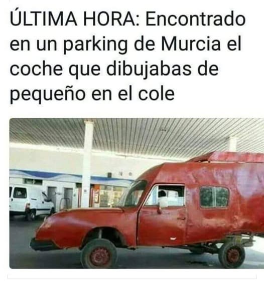 Coche rojo con la carrocería hecha a mano y ventanillas cuadradas aparcado en una gasolinera.
