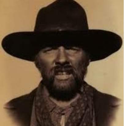 Retrato de un hombre con sombrero negro y barba