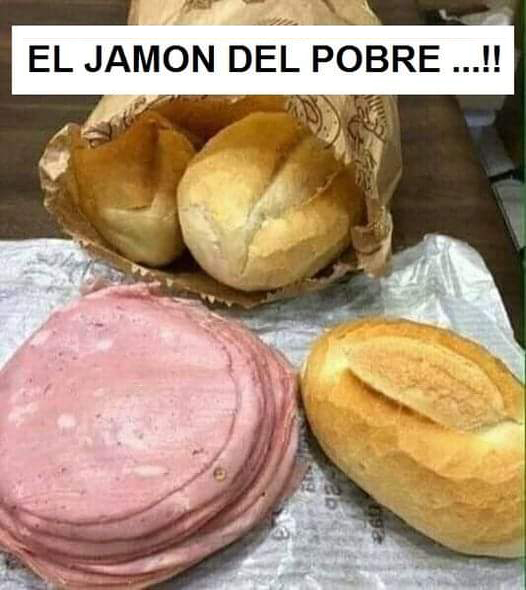 Lonchas de mortadela sobre papel junto a varios panecillos en una bolsa de papel.