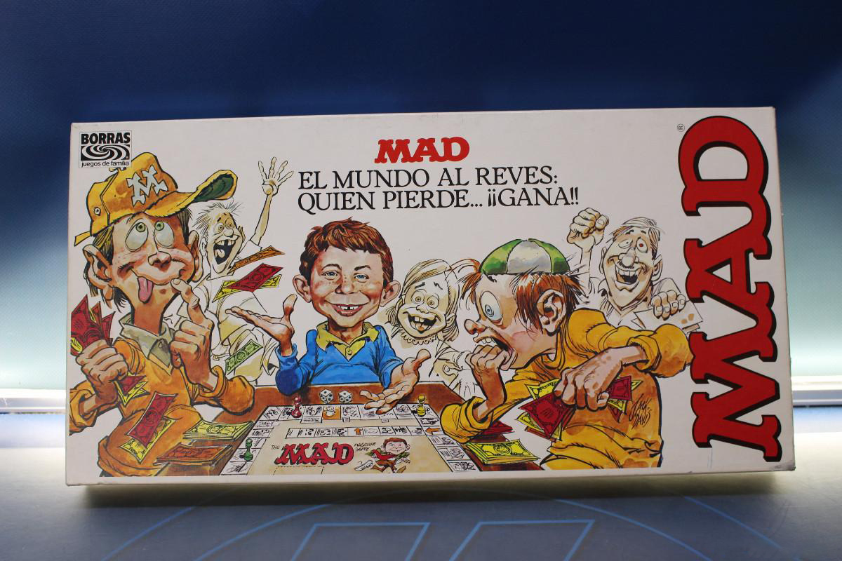 Caja del juego de mesa MAD de Borrás.