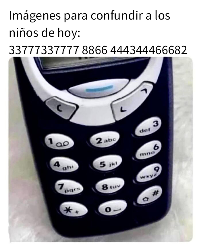 Teclado de un móvil Nokia 3310 con un número largo escrito encima.
