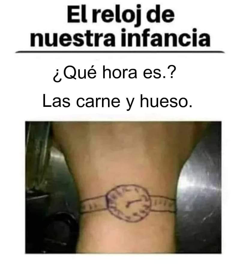 Reloj dibujado con bolígrafo en la muñeca de una persona.