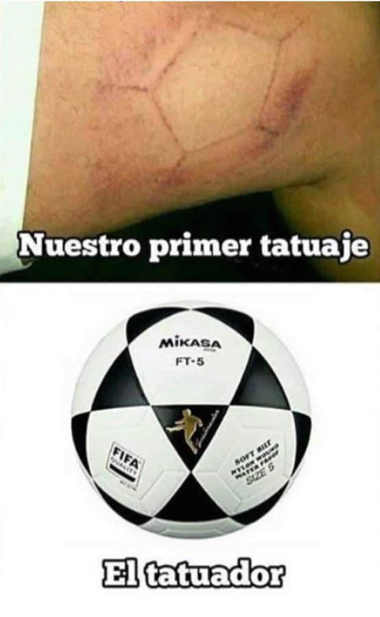 Arriba, una marca roja en la piel con forma de paneles de balón; abajo, un balón Mikasa blanco y negro.