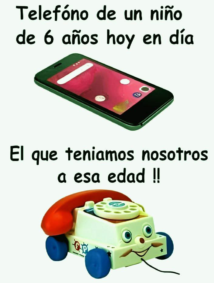 Arriba, un teléfono móvil; abajo, un teléfono de juguete Fisher-Price con cara, disco, ruedas azules y auricular rojo.