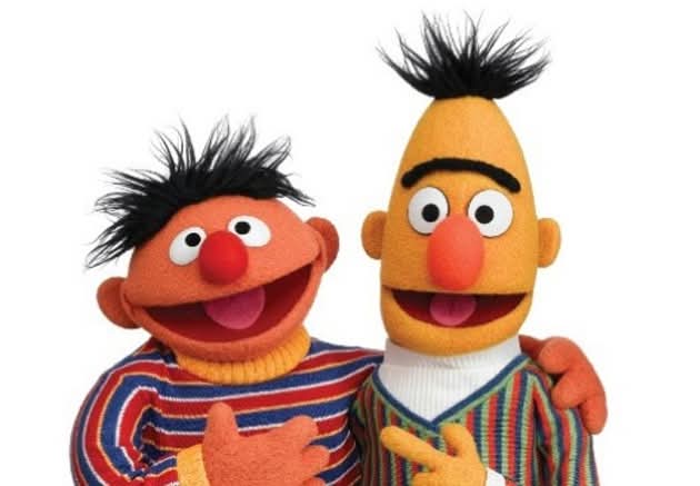 Los muñecos Epi y Blas