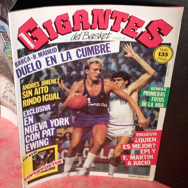 Portada de la revista Gigantes del Basket con un Barça-Madrid.