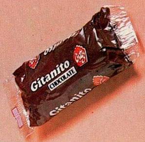 Bollo Gitanito de chocolate en su envoltorio.