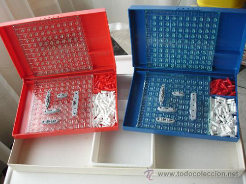 Juego de Hundir la flota con dos tableros.