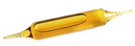 Ampolla de cristal con líquido ámbar.