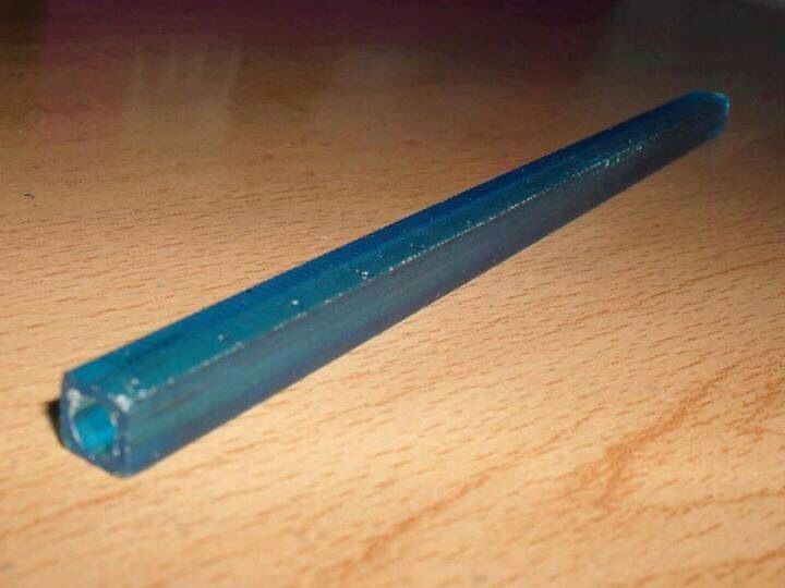Tubo transparente de bolígrafo sin carga