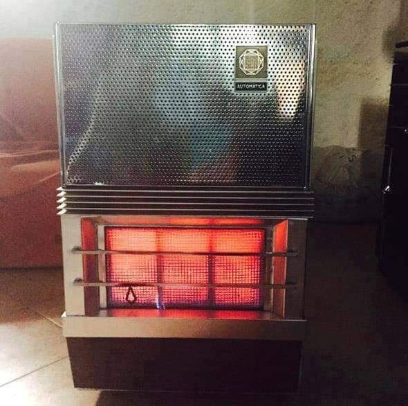 Estufa eléctrica con resistencias encendidas
