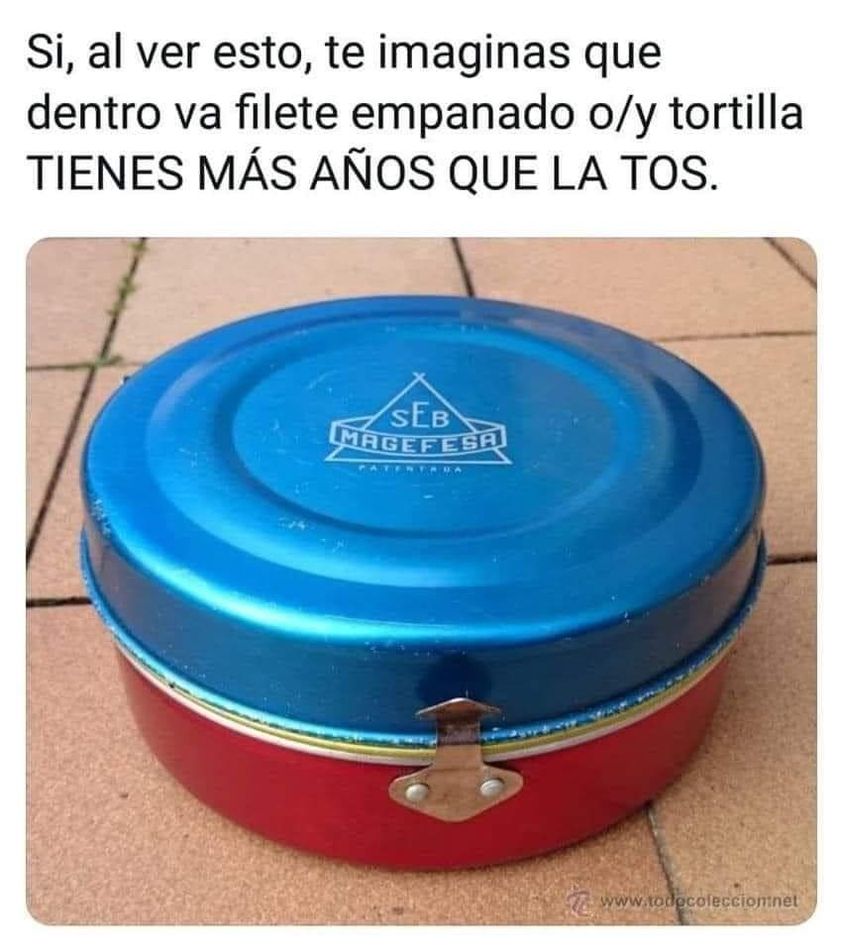 Fiambrera redonda de aluminio con tapa azul, base roja y cierre metálico.