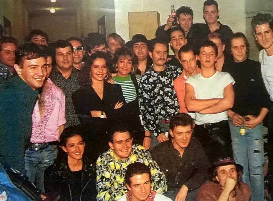 Foto de grupo de jóvenes actores