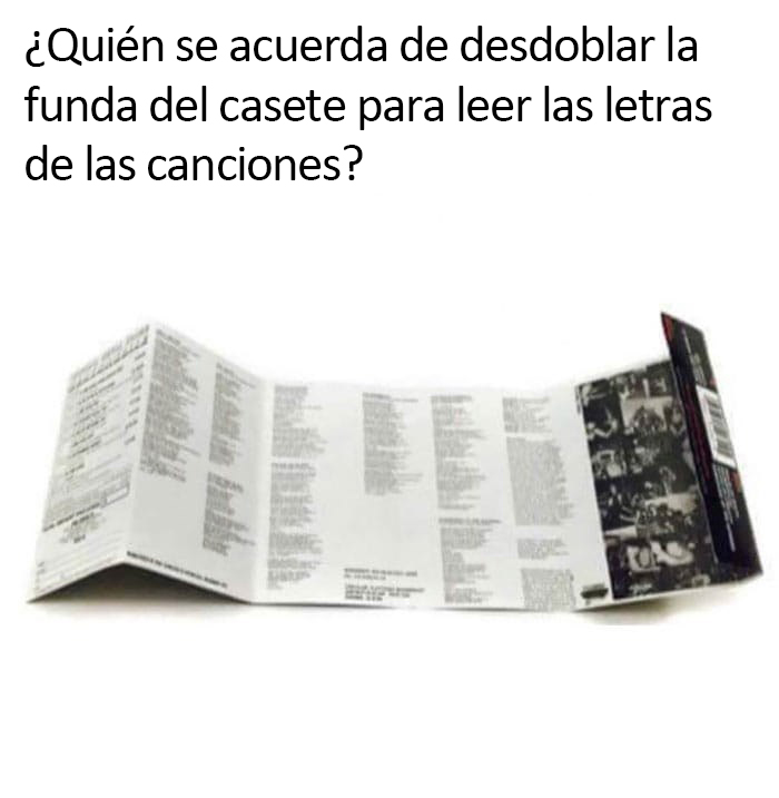 Funda de casete desplegada en varias hojas con las letras de las canciones impresas en letra pequeña.