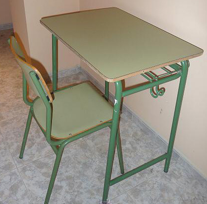 Mesa y silla escolares de tubo verde