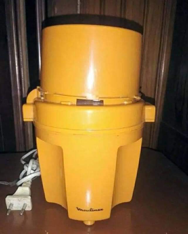 Picadora Moulinex amarilla.