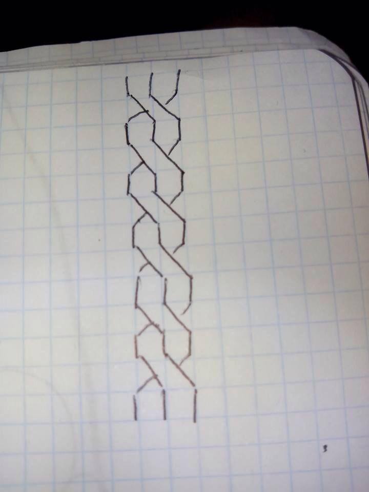 Cenefa trenzada dibujada a bolígrafo en un cuaderno de cuadros