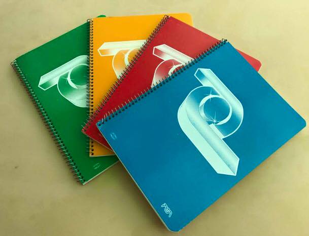 Cuatro libretas de espiral de colores
