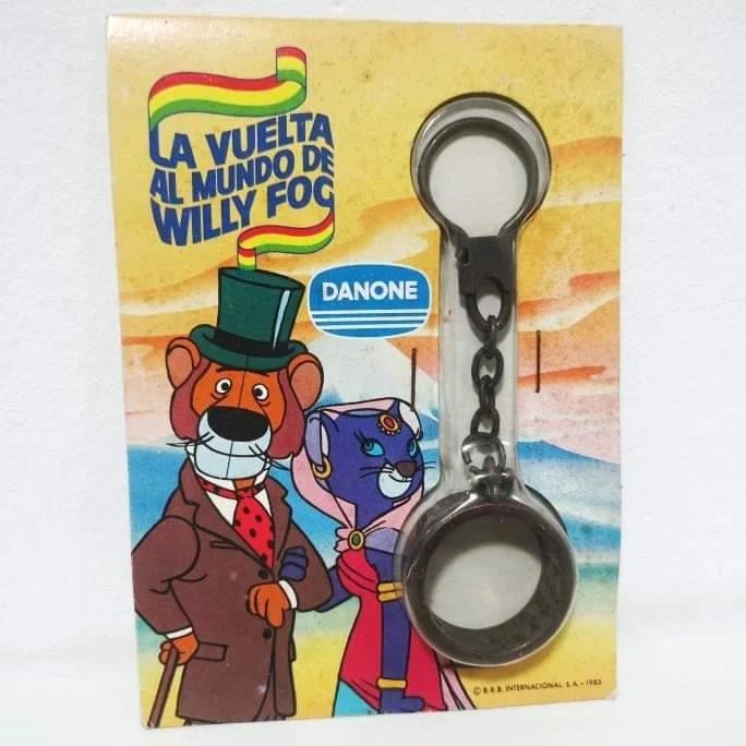Llavero de La vuelta al mundo de Willy Fog en su cartón de Danone.