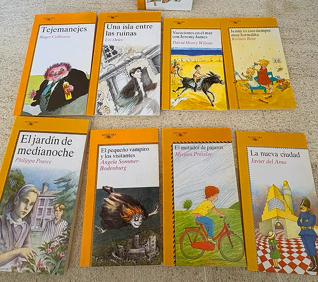 Ocho libros de la colección juvenil de Alfaguara
