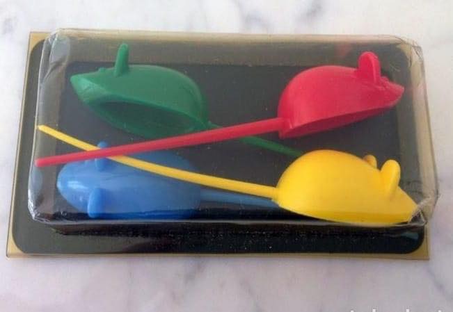 Ratones de plástico de colores de Juegos Reunidos.