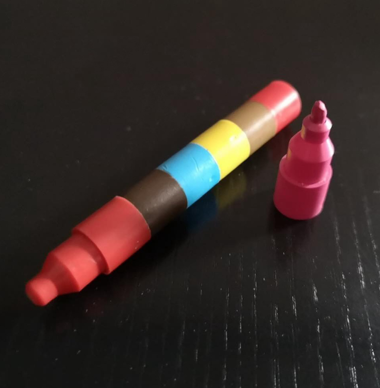 Rotuladores de colores encajados unos en otros