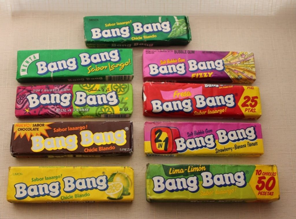 Colección de paquetes de chicles Bang Bang de distintos sabores.