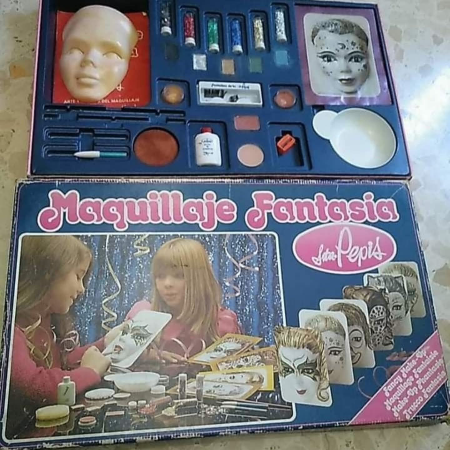Caja del juego Maquillaje Fantasía con pinturas y una cabeza para maquillar.