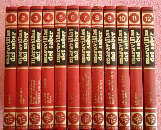 Doce tomos rojos de la enciclopedia Maravillas del saber.