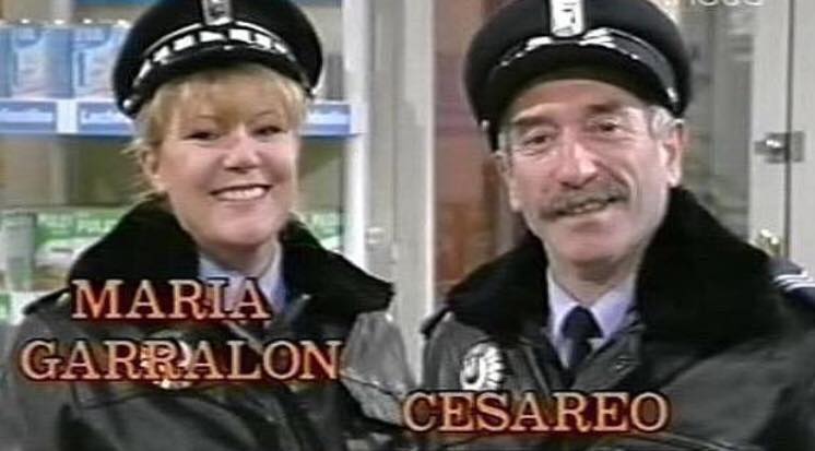 María Garralón y el actor que hacía de Cesáreo con gorra de plato