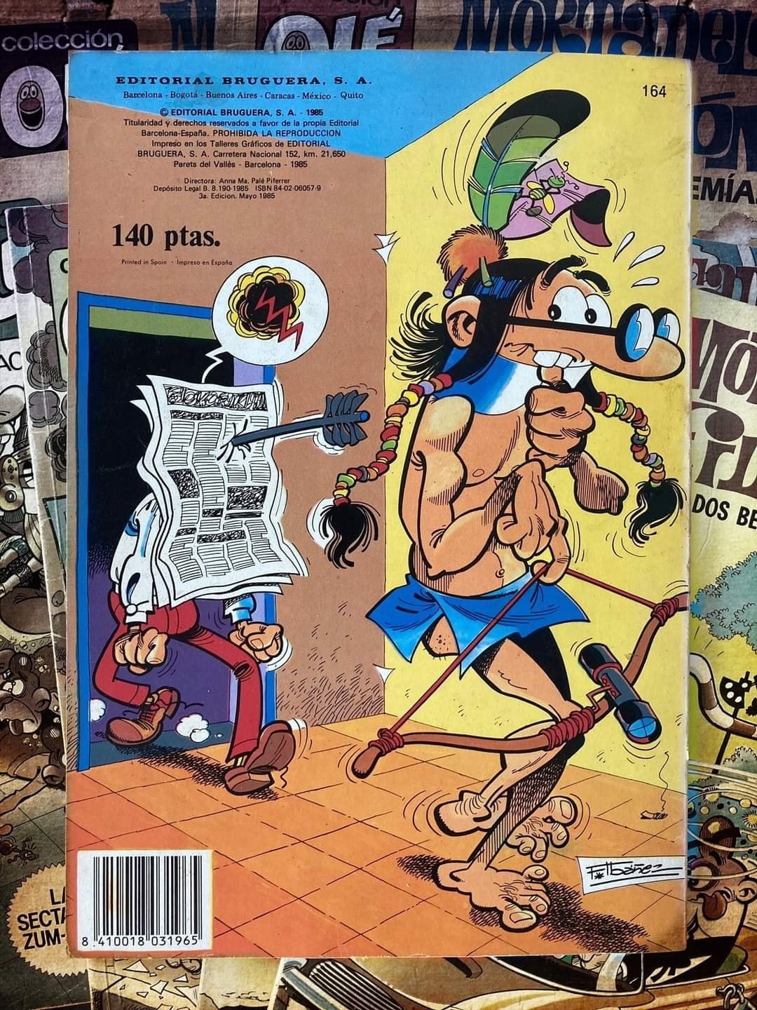 Contraportada de un tebeo de Mortadelo y Filemón con Mortadelo disfrazado de indio.