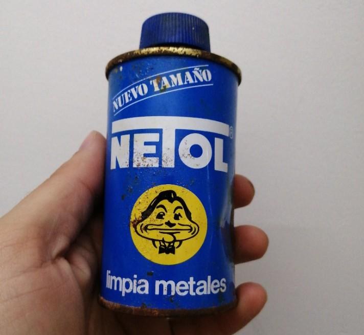 Lata azul de Netol limpiametales.