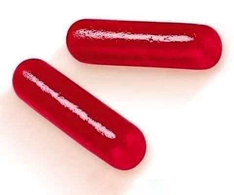 Dos barritas rojas de chicle con forma de pintalabios.