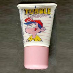Tubo de chicle Tubble Gum con un niño dibujado.