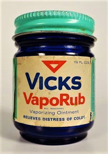 Tarro azul de Vicks VapoRub.