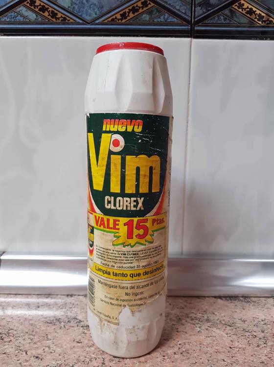 Bote de polvos limpiadores Vim Clorex.
