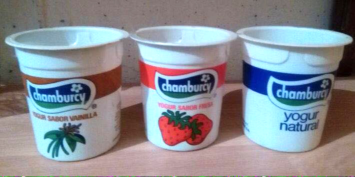 Tres yogures Chamburcy de vainilla, fresa y natural.